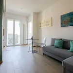 Elegante Appartamento A 300 M Dalla Metro Zara