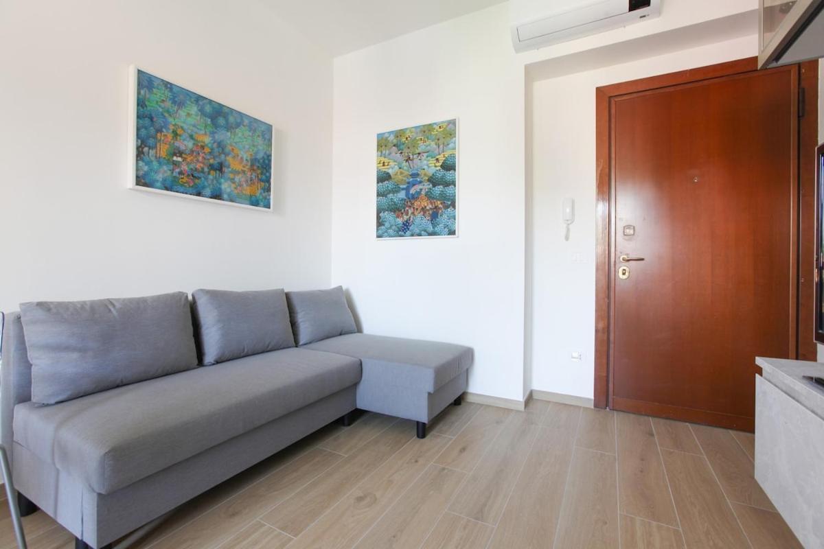 Apartment Elegante A 300 M Dalla Metro Zara *